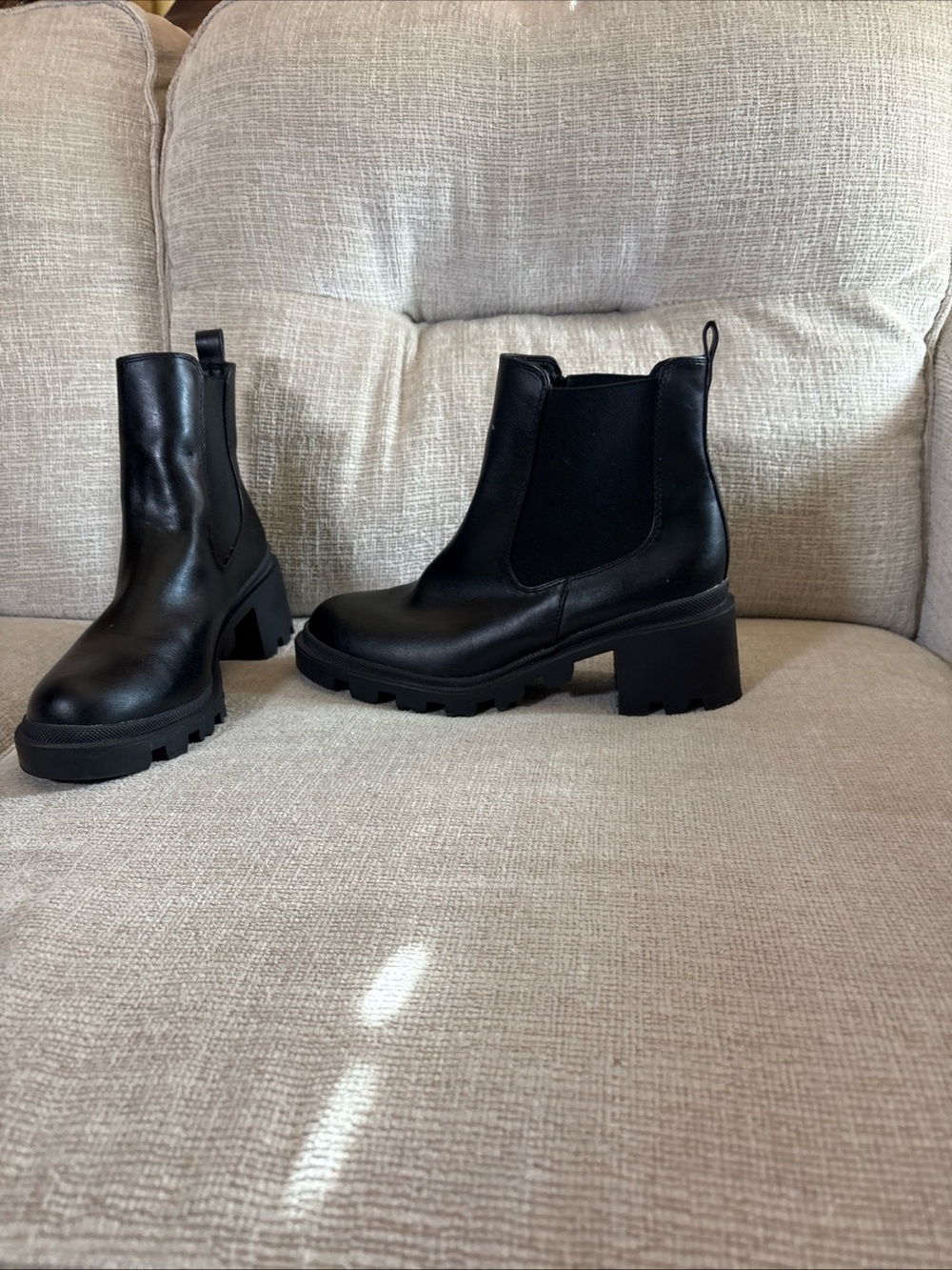 Black Lug Sole Chelsea Ankle Boots Sz 8.5